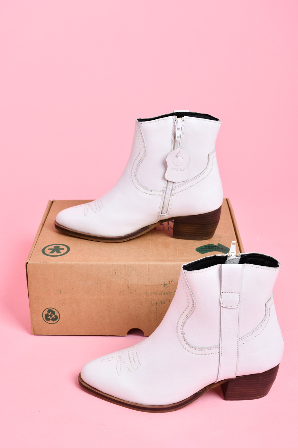 White short 2025 leather boots
