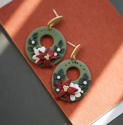 GJ0414 - GREEN CIRCLE WITH RED FLOWER WREATH EARRINGS